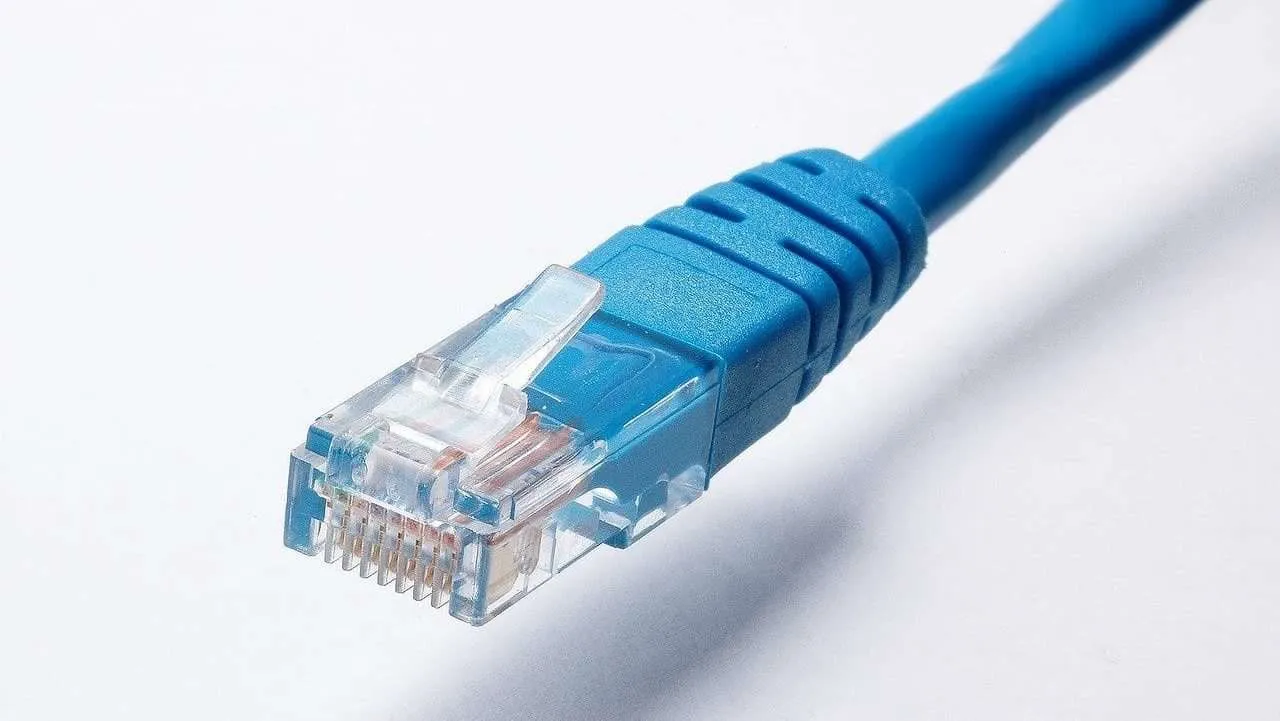 6 Cara Sederhana Stabilkan Koneksi WiFi Komputer di Rumah 6 Kabel Ethernet edited 6 Cara Sederhana Stabilkan Koneksi WiFi Komputer di Rumah 6 Kabel Ethernet edited